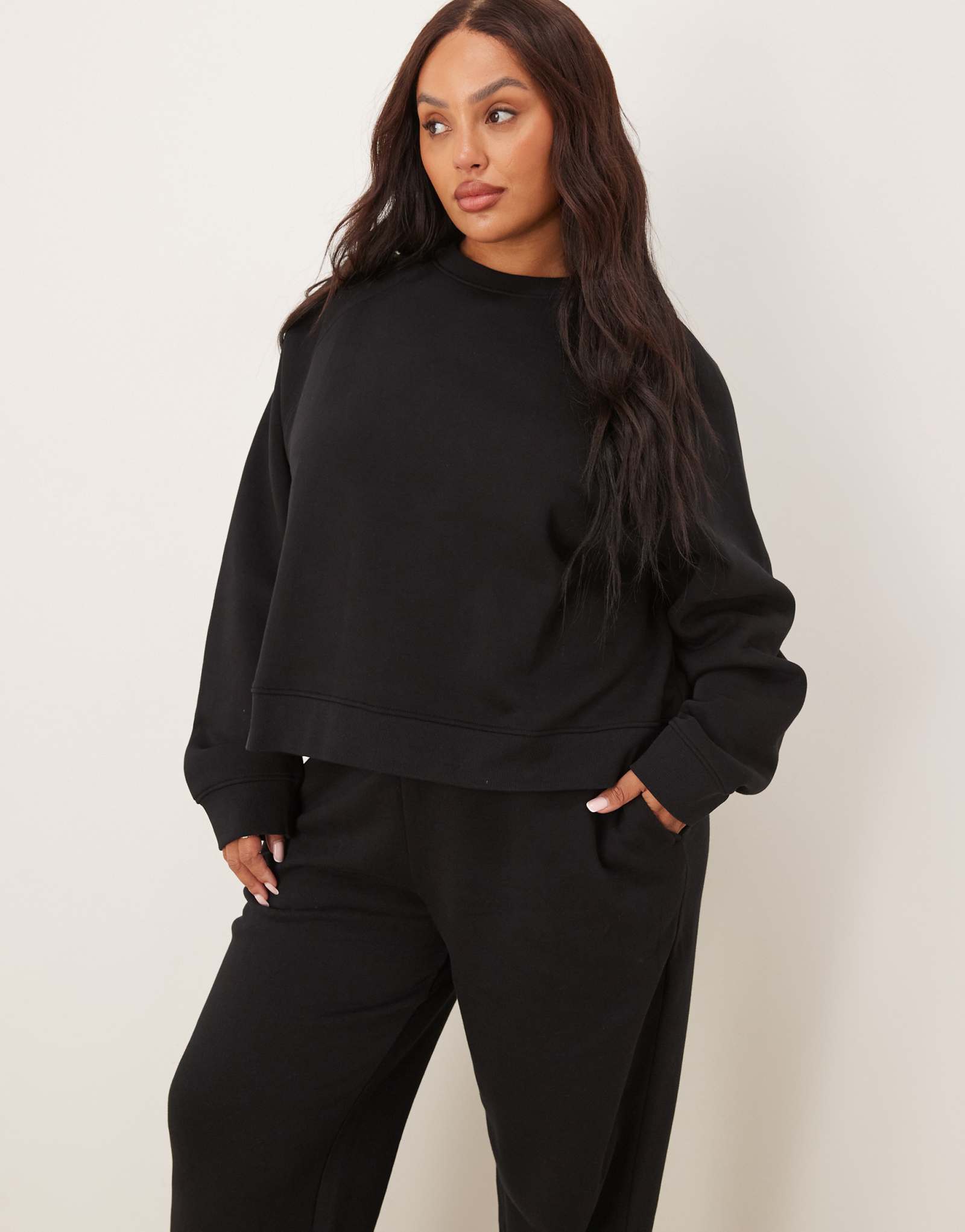 Толстовка ASOS DESIGN Curve оверсайз с откидной спинкой и деталями в виде реглана черного цвета