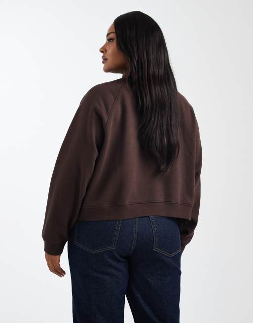 ASOS DESIGN Curve oversized brushback sweatshirt with raglan detail in chocolate, 4 of 4
