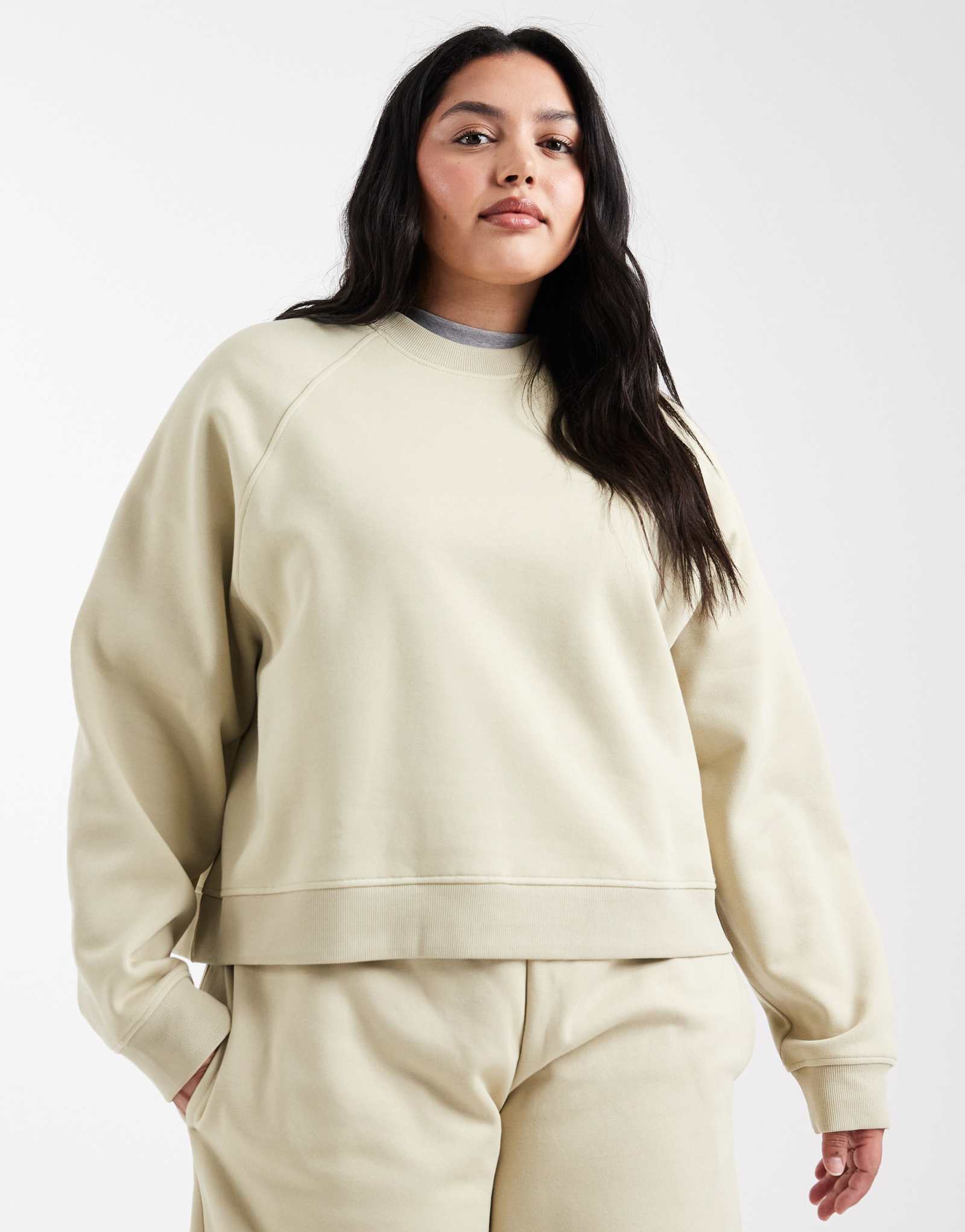 Толстовка ASOS DESIGN Curve оверсайз с открытой спиной и регланом оливково-зеленого цвета