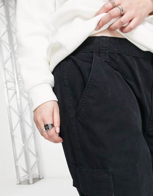 ASOS DESIGN Curve - Oversized cargobroek met verschillende zakken in zwart, 3 van 4