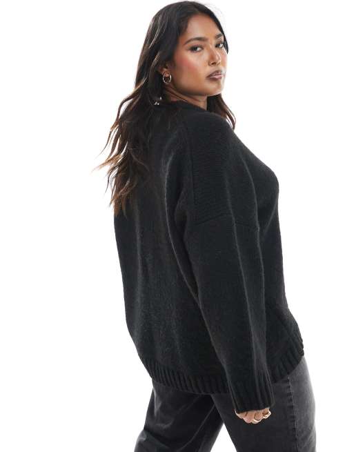 ASOS DESIGN Curve oversized crew neck jumper with curved hem in black, 4 of 4