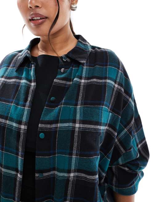 ASOS DESIGN Curve - Oversized geruit overhemd met wassing in groen en marineblauw, 3 van 4