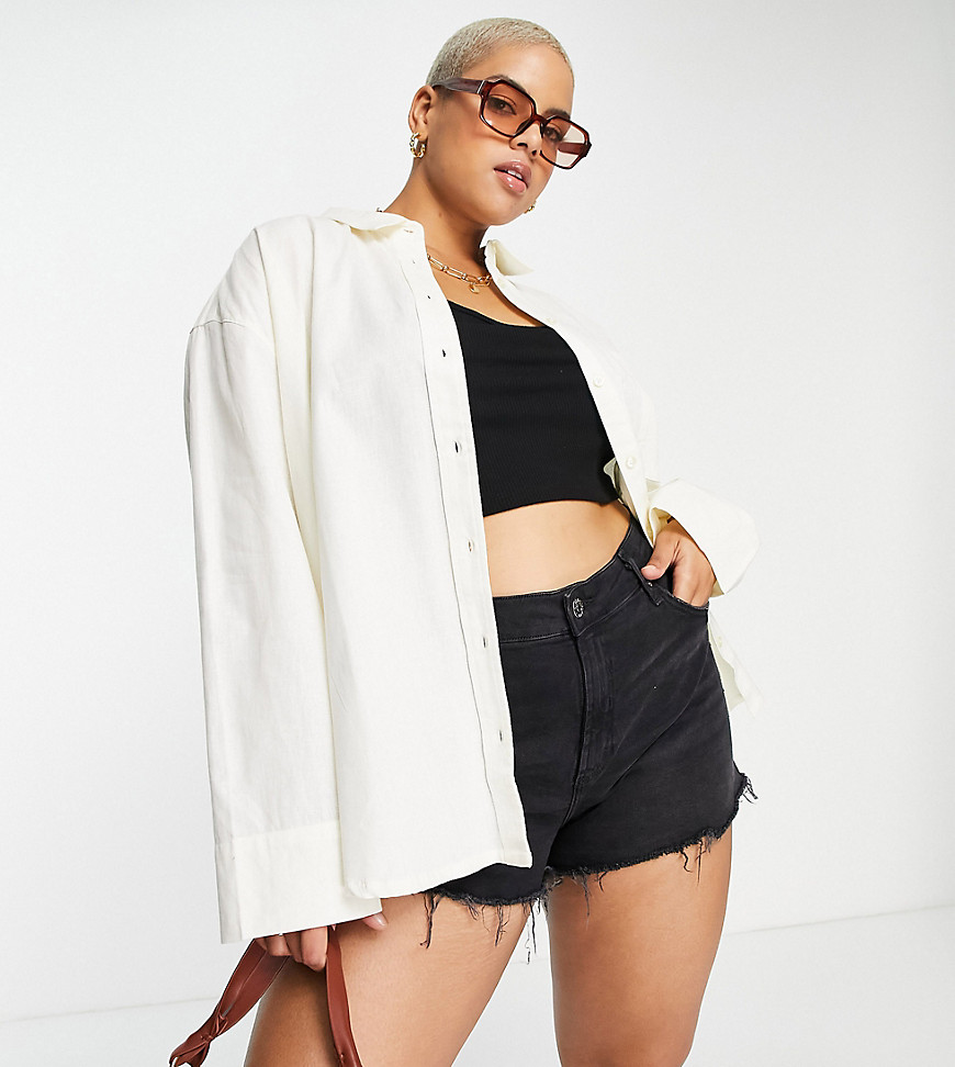 Plus-size shirt by ASOS DESIGN Love at first scroll Spread collar Button placket Chest pocket Drop shoulders Oversized fit