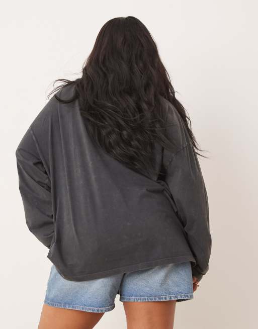 ASOS DESIGN Curve oversized long sleeve skater tee with milano graphic in charcoal, 4 of 4