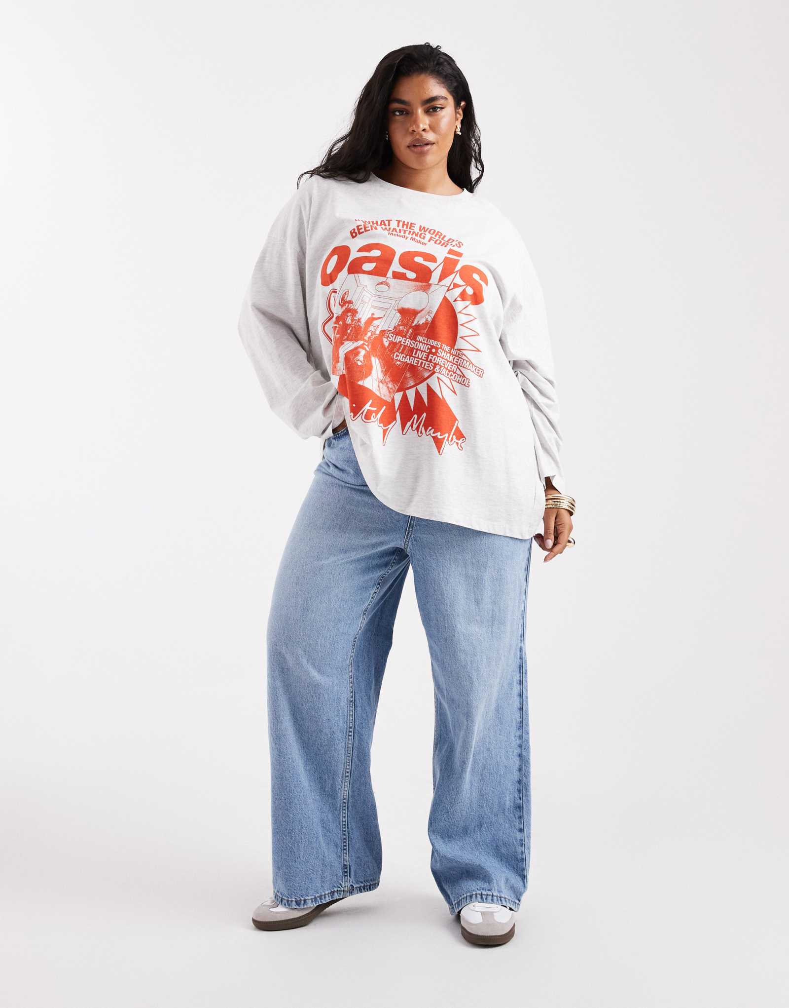 ОБЪЕМНАЯ футболка с длинным рукавом ASOS DESIGN Curve серого цвета с лицензионной графикой дебютного альбома Oasis