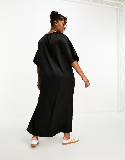 ASOS DESIGN Curve - Oversized midi T-shirtjurk van satijn in zwart, 2 van 4