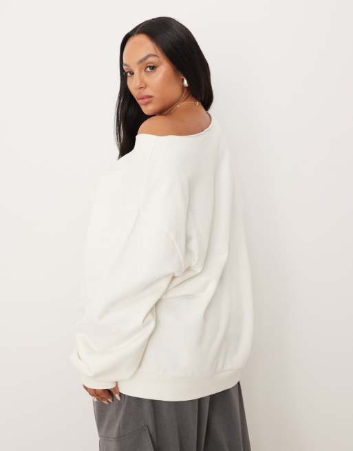 ASOS DESIGN Curve oversized off shoulder sweatshirt in white, 3 of 4