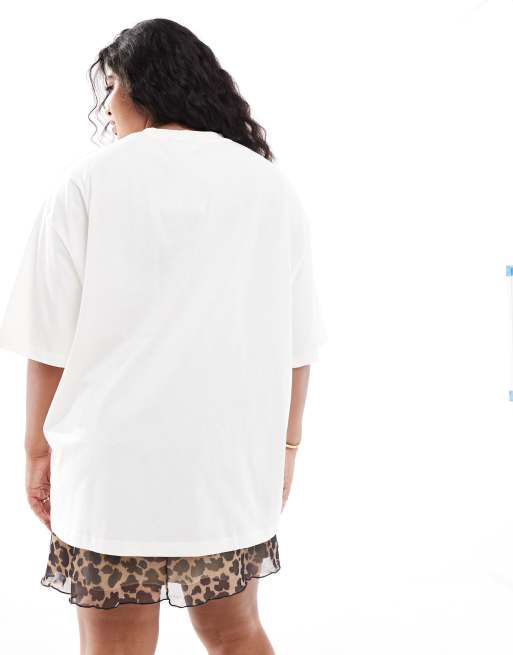 ASOS DESIGN Curve oversized rock black and white photograph t-shirt in white, 3 of 4
