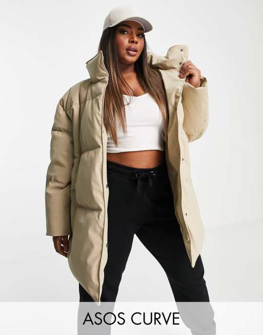 ASOS DESIGN Curve - Oversized rubberen, gewatteerd jack in camel