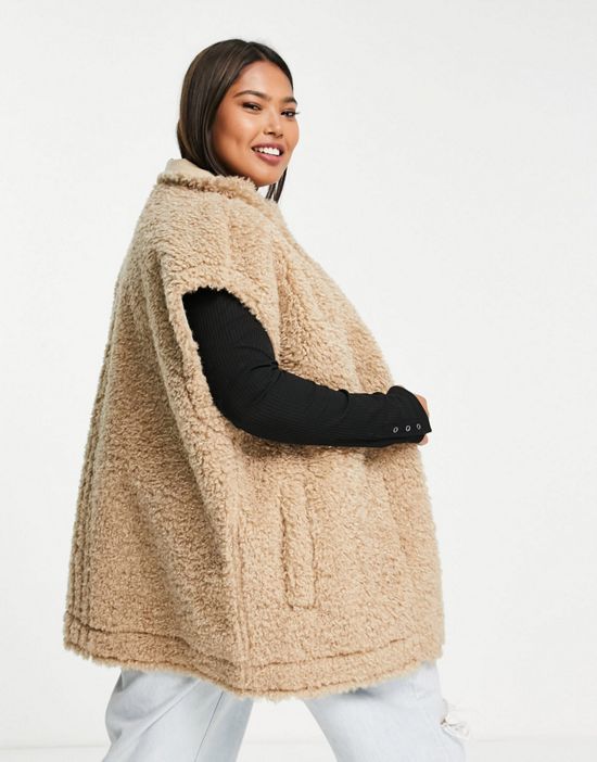 https://images.asos-media.com/products/asos-design-curve-oversized-sherpa-vest-in-camel/200503964-2?$n_550w$&wid=550&fit=constrain