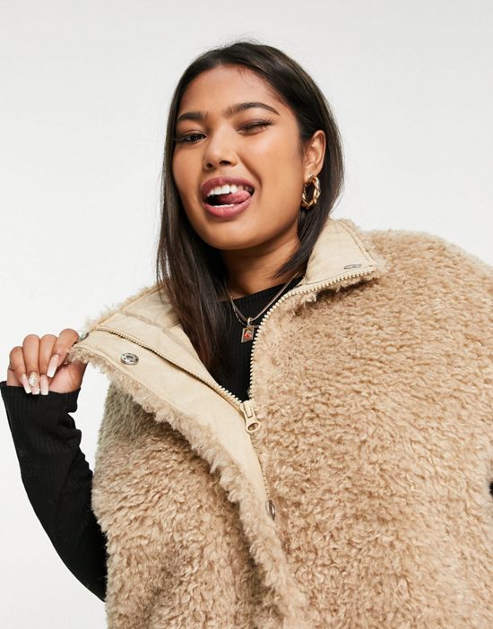 https://images.asos-media.com/products/asos-design-curve-oversized-sherpa-vest-in-camel/200503964-3?$n_550w$&wid=550&fit=constrain