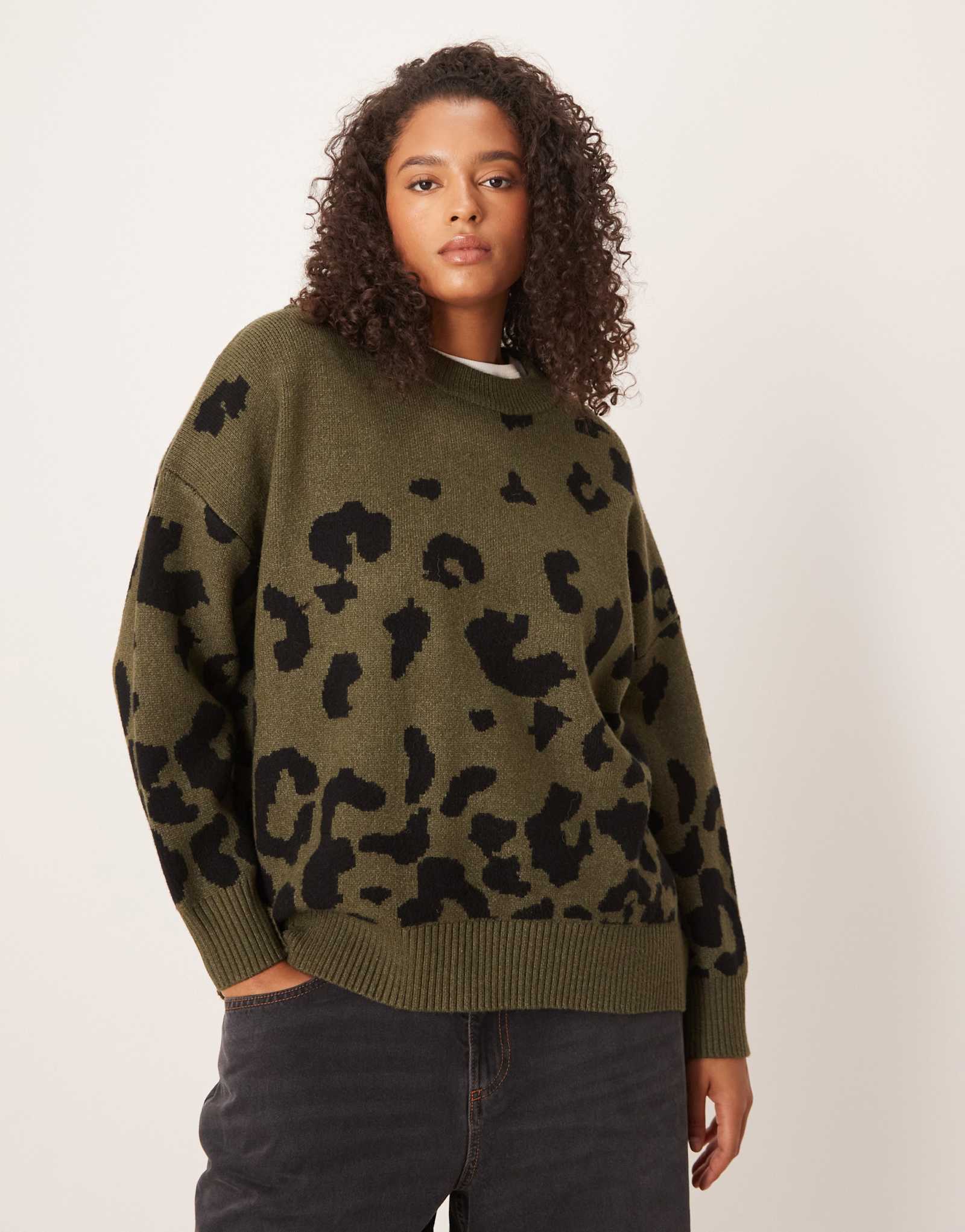 Свитер оверсайз с леопардовым принтом ASOS DESIGN Curve