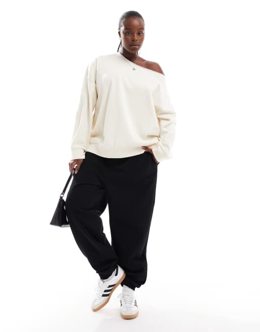 ASOS DESIGN Curve - Oversized sweatshirt met blote schouder in ecru, 4 van 4