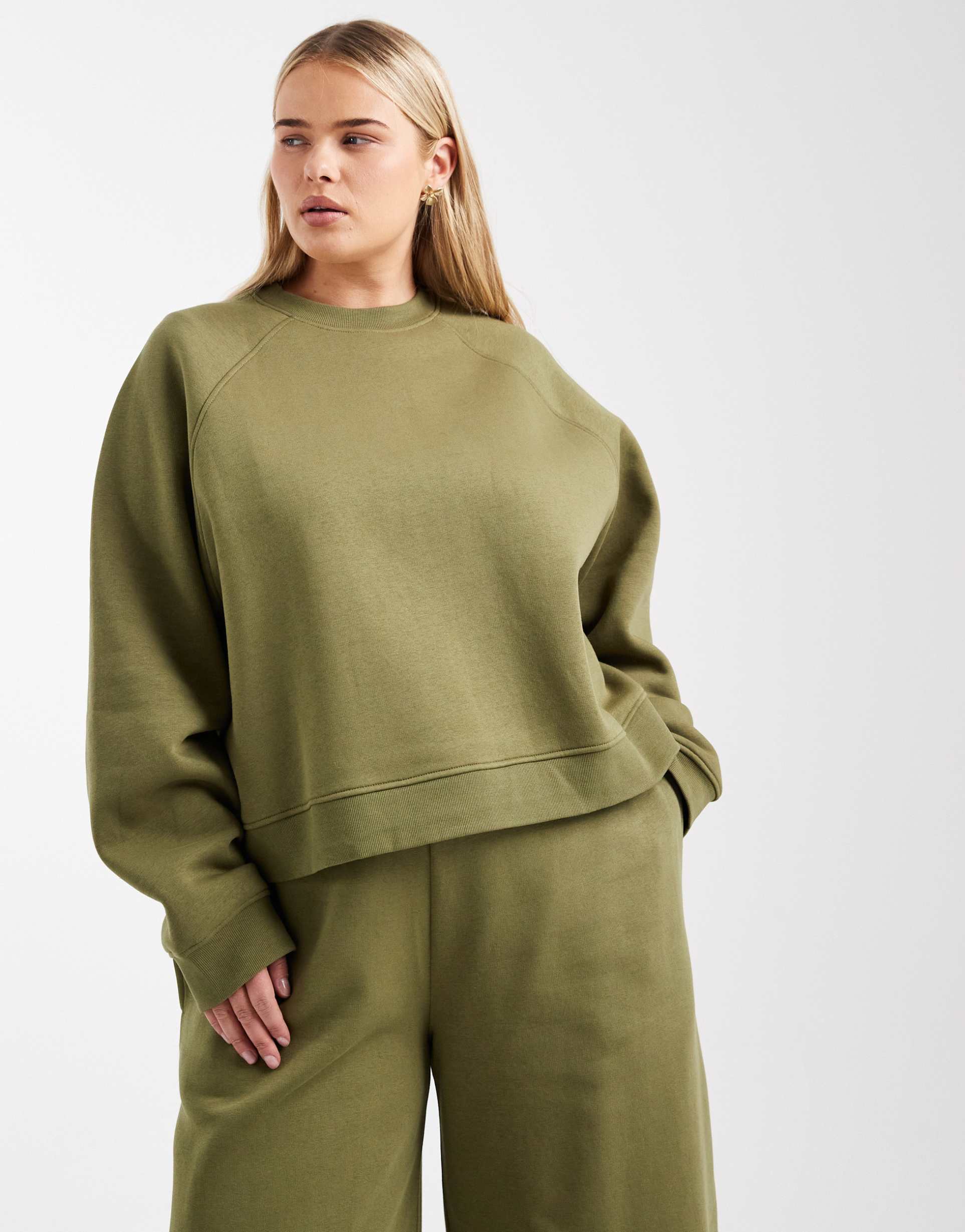 asos design curve oversized sweatshirt with raglan detail in khaki