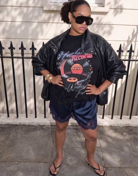 ASOS DESIGN Curve oversized T-shirt med pynt og vintage vinylgrafik i sort - view 1
