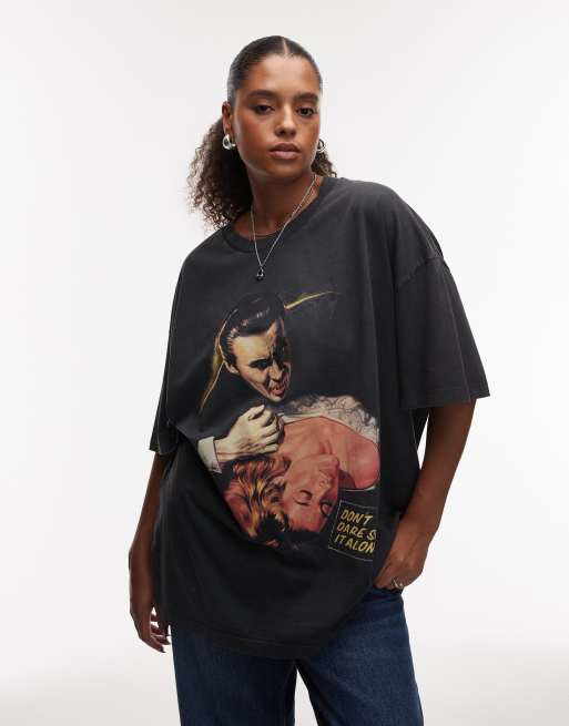 ASOS DESIGN Curve - Oversized T-shirt met gelicentieerde grafische Dracula kiss-print in grijs met wassing