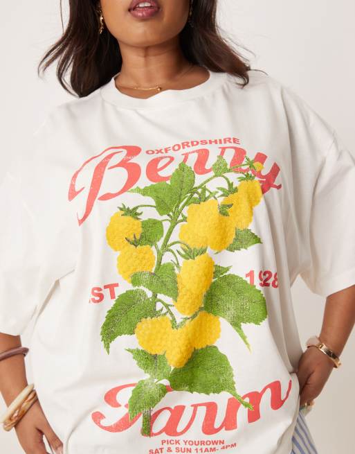ASOS DESIGN Curve oversized t-shirt with berry farm graphic in cream, 3 of 4