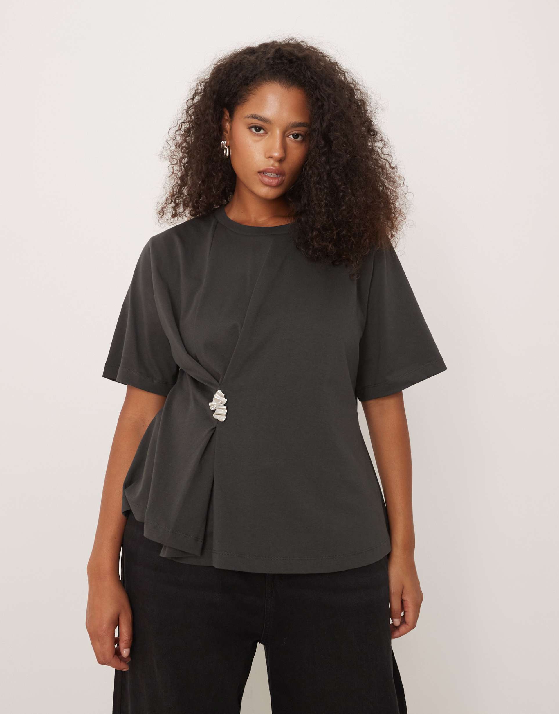 asos design curve oversized t-shirt with cinched hardware detail in gray black