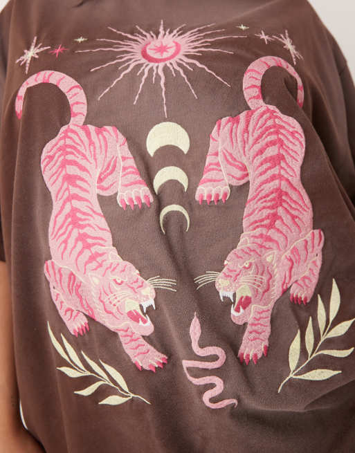 ASOS DESIGN Curve oversized t-shirt with embroidered celestial graphic in washed chocolate, 3 of 4