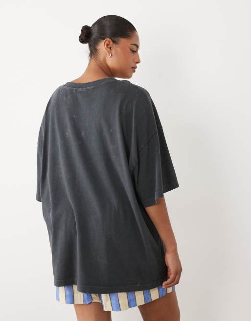 ASOS DESIGN CURVE Oversized t-shirt with souvenir postcard graphic in charcoal, 3 of 4