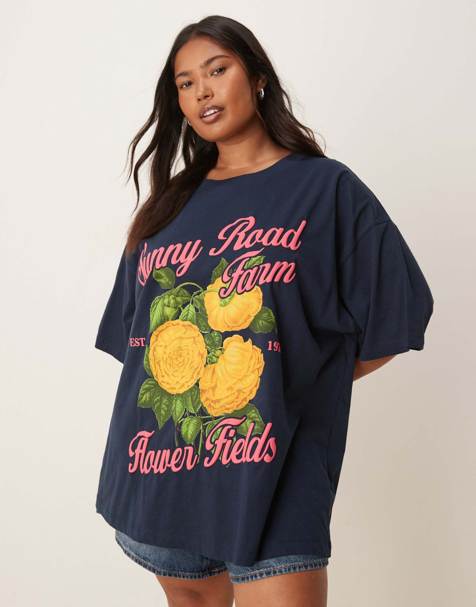 Футболка ASOS DESIGN Curve оверсайз темно-синего цвета с изображением солнечного цветка