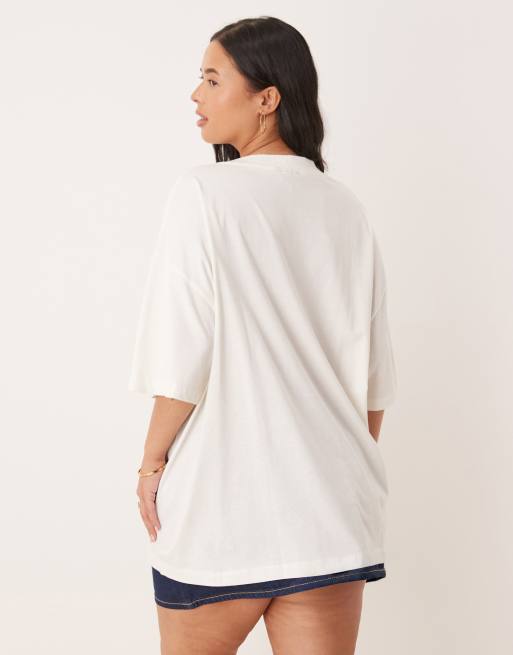 ASOS DESIGN Curve oversized T-shirt with vintage strawberry graphic in cream, 2 of 4