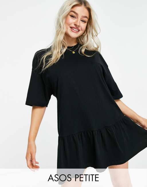 ASOS DESIGN Curve - Oversized T-shirtjurk met ruches langs zoom in zwart
