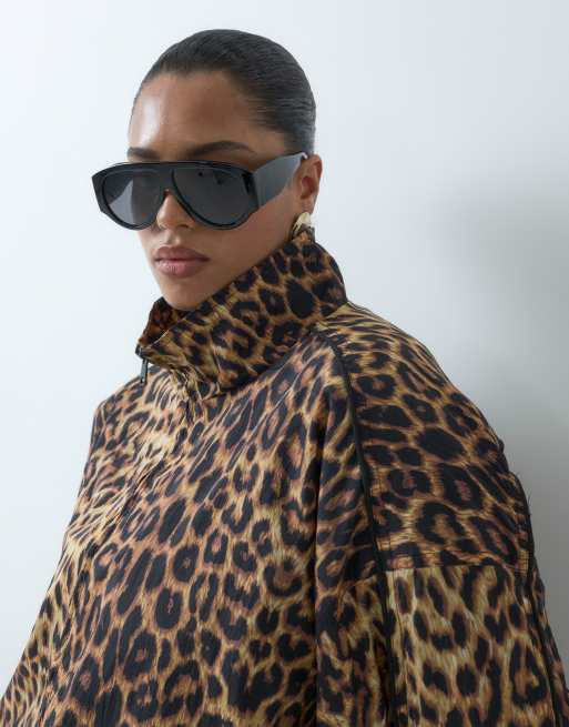 ASOS DESIGN Curve oversized trainingsjack met luipaardprint, 2 van 5