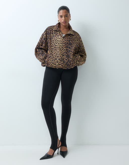 ASOS DESIGN Curve oversized trainingsjack met luipaardprint, 4 van 5