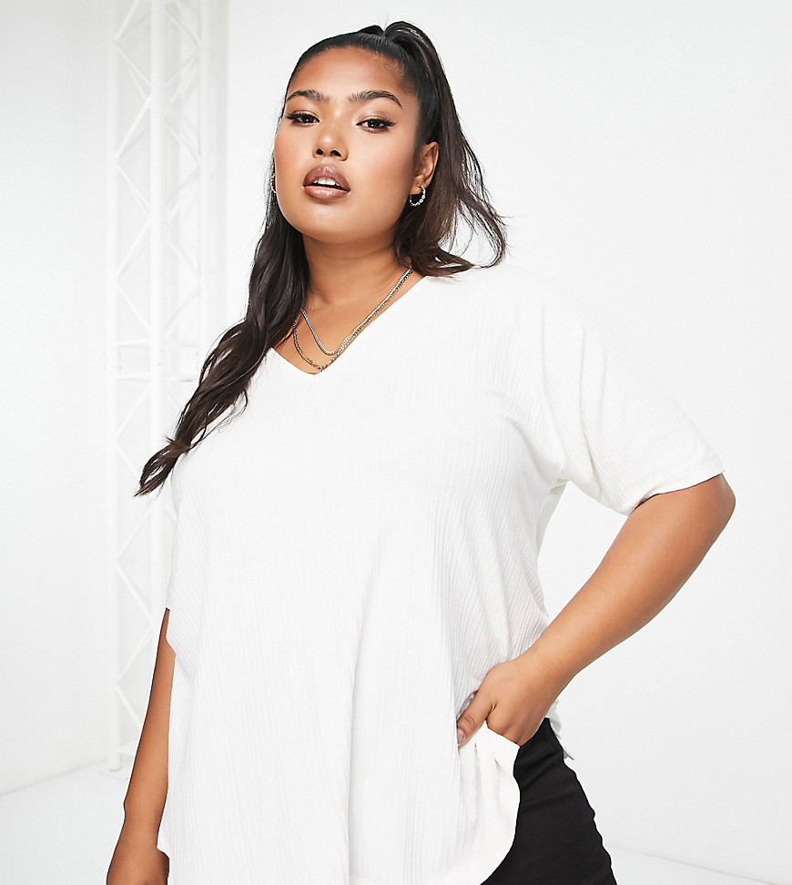 T-shirts by ASOS Curve Add-to-bag material Plain design V-neck Short sleeves Oversized fit