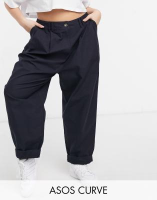 ASOS DESIGN Curve – Ovoid – Karottenhose mit Bundfalten in Marineblau
