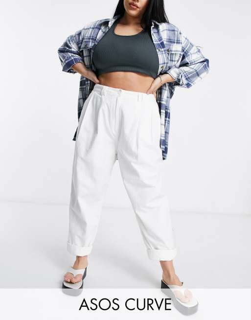 ASOS DESIGN Curve – Ovoid – Karottenhose mit Bundfalten vorn in strukturiertem Ecru