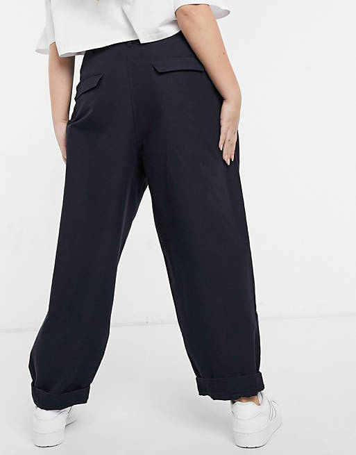  Curve ovoid pleat front peg trouser in navy 