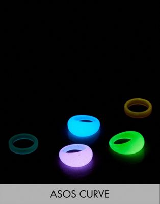 ASOS DESIGN Curve pack of 5 rings in glow in the dark plastic