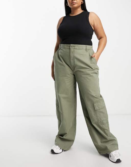 ASOS DESIGN Curve - Pantalon cargo oversize avec plusieurs poches - Kaki