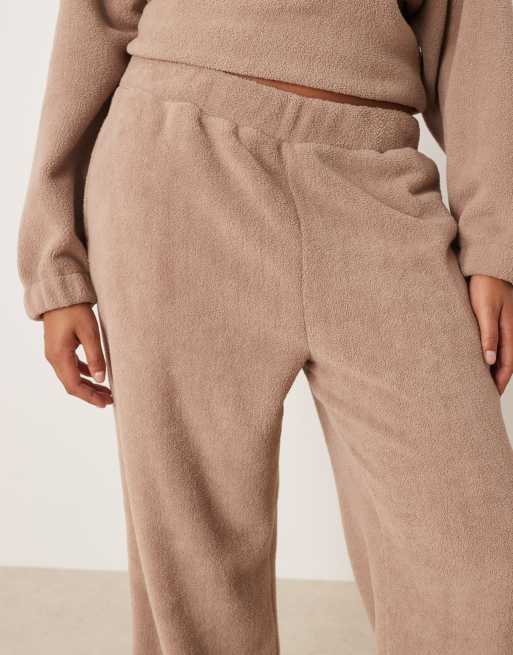 ASOS DESIGN Curve - Pantalon confort coupe large en micropolaire - Taupe, 3 de 4