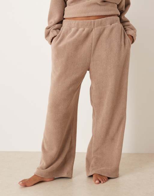 ASOS DESIGN Curve - Pantalon confort coupe large en micropolaire - Taupe, 4 de 4