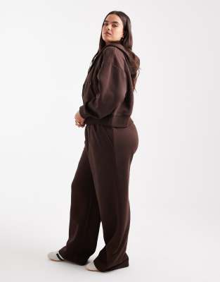 ASOS DESIGN Curve - Pantalon de jogging ample à envers brossé - Chocolat-Brown