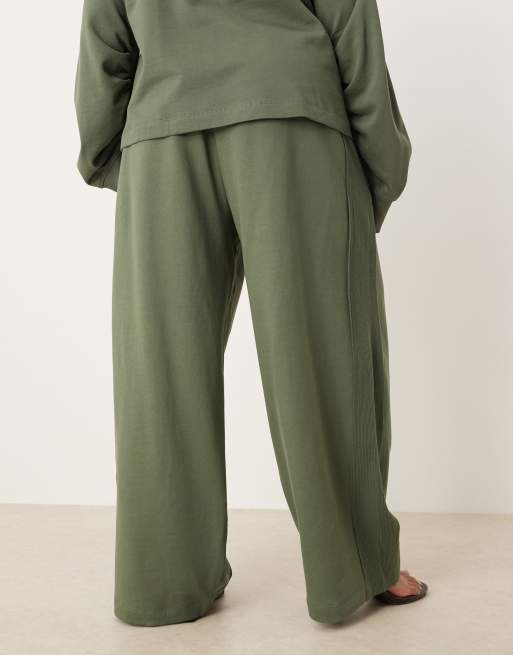 ASOS DESIGN Curve - Pantalon de jogging ample d'ensemble avec empiècement gaufré - Kaki, 4 de 5