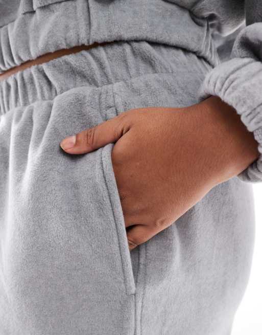 ASOS DESIGN Curve - Pantalon de jogging confort en polaire à assortir - Gris clair, 5 de 5
