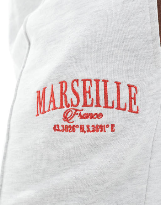 ASOS DESIGN Curve - Pantalon de jogging droit avec broderie Marseille - Glacier chiné, 3 de 5