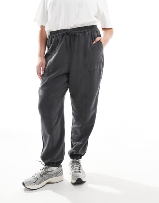 ASOS DESIGN Curve - Pantalon de jogging en tissu lavé - Noir délavé, 2 de 5