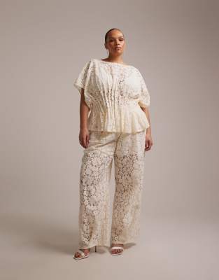 ASOS DESIGN Curve - Pantalon d'ensemble de mariée en dentelle - Ivoire-Blanc 50