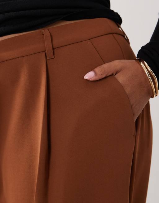 ASOS DESIGN Curve pantalon fluide taille basse coupe masculine marron, 3 de 5