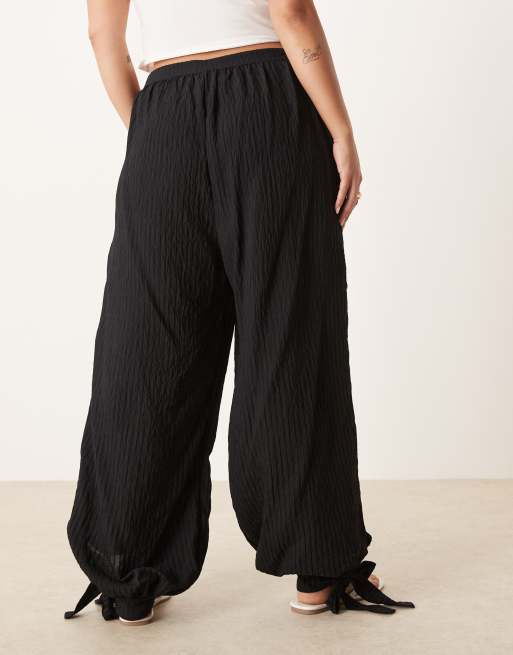 ASOS DESIGN Curve - Pantalon fluide texturé à rayures resserré aux chevilles - Noir, 5 de 5
