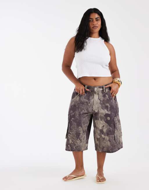 ASOS DESIGN Curve - Pantaloncini bermuda taglio lungo con stampa mimetica