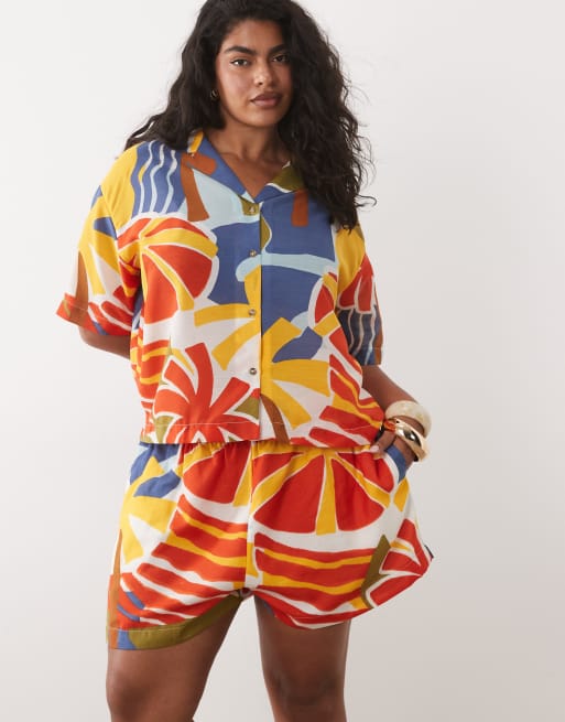 ASOS DESIGN Curve - Pantaloncini da spiaggia con stampa astratta in coordinato, 2 di 5