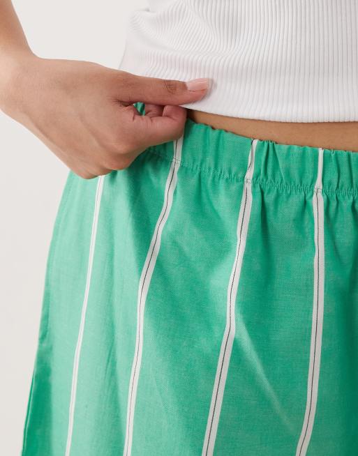 ASOS DESIGN Curve - Pantaloncini del pigiama verde vivace a righe, 4 di 5
