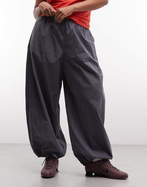 ASOS DESIGN Curve pantalones balloon de mezcla de algodón y nailon sin cierre en gris carbón, 4 de 5