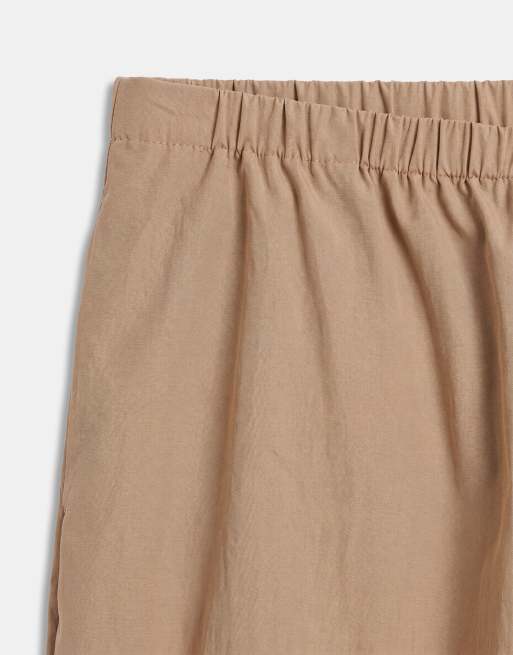 ASOS DESIGN Curve - Pantalones camel sin cierres de corte globo de mezcla de algodón y nailon, 9 de 10